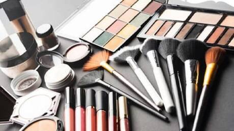 سوريا.. محافظة اللاذقية تصدر بيانا بشأن قرار منع الموظفات من وضع مواد التجميل 