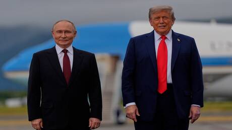 صورة تاريخية لترامب مع بوتين معلقة في الردهة بالبيت الأبيض (صورة)