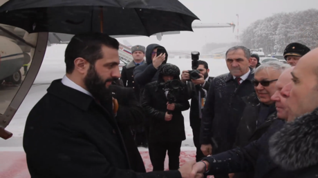 الشرع يصل إلى موسكو للاجتماع مع بوتين