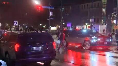 سيارة تحطم باب كنيس يهودي في مدينة نيويورك (فيديو)