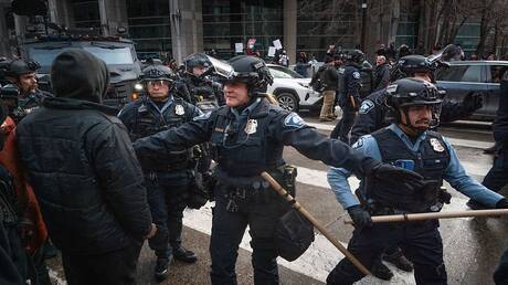 هل تغلق الحكومة الأمريكية مجددا بسبب قضية المهاجرين؟