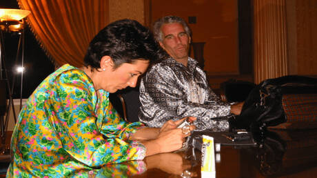 شريكة المجرم الجنسي إبستين تقدم وثائق قد تفجر مفاجآت مدوية في القضية