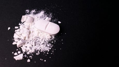 تحذير هام من مخاطر سحق الأقراص وفتح الكبسولات قبل تناول الدواء - عاجل 