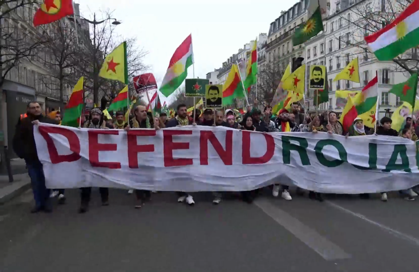 المئات يتظاهرون في باريس مطالبين بحماية المجتمع الكردي في سوريا