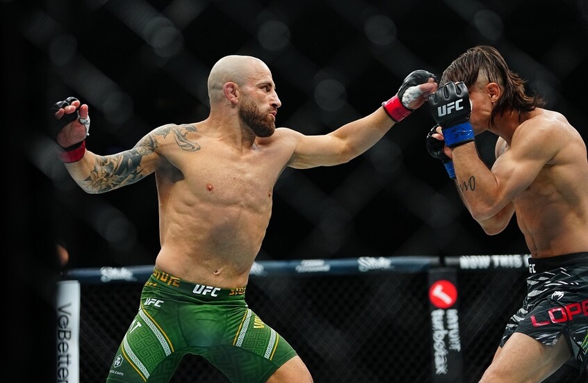 المقاتل فولكانوفسكي يهزم المكسيكي لوبيز في نزال الثأر  (فيديو)