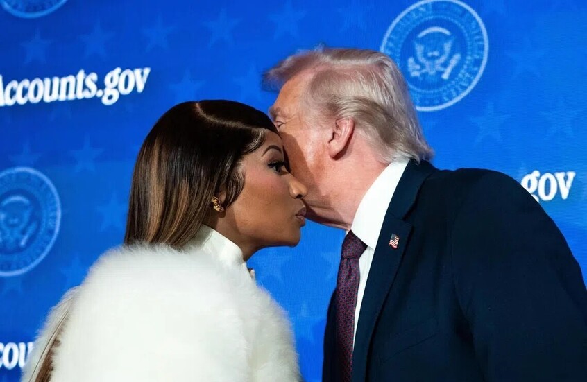 "ناقشت قضايا مهمة".. مقدم جوائز غرامي يسخر من ترامب وميناج! (فيديو)