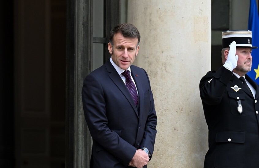 "بوليتيكو": ماكرون على عتبة مرحلة "الرئيس العاجز"