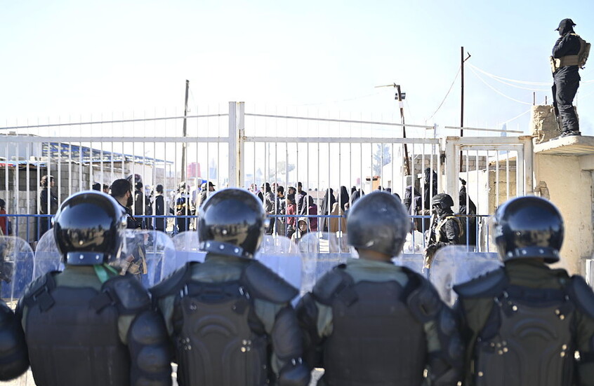 القضاء العراقي يباشر التحقيق مع الآلاف من عناصر "داعش" كانوا محتجزين في سوريا