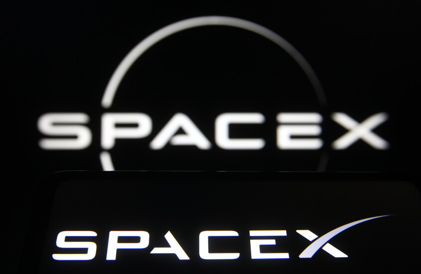 "سبيس إكس" تخطط لنشر مليون قمر صناعي في المدار