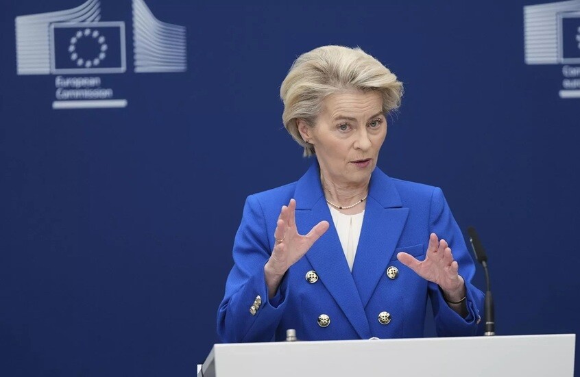 فون دير لاين تعد بحزمة عقوبات جديدة ضد روسيا خلال اتصال مع زيلينسكي