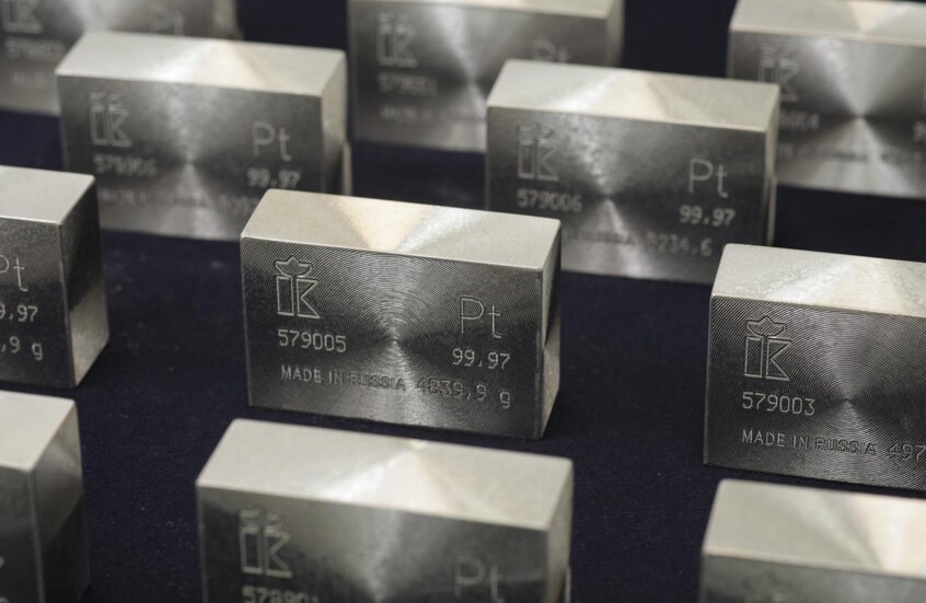 بلومبرغ: الاتحاد الأوروبي يعتزم حظر استيراد معادن استراتيجية من روسيا ضمن حزمة عقوبات جديدة