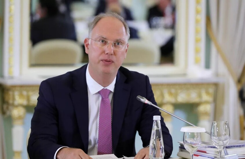 دميترييف يجدد دعوته لاستقالة رئيس الوزراء البريطاني