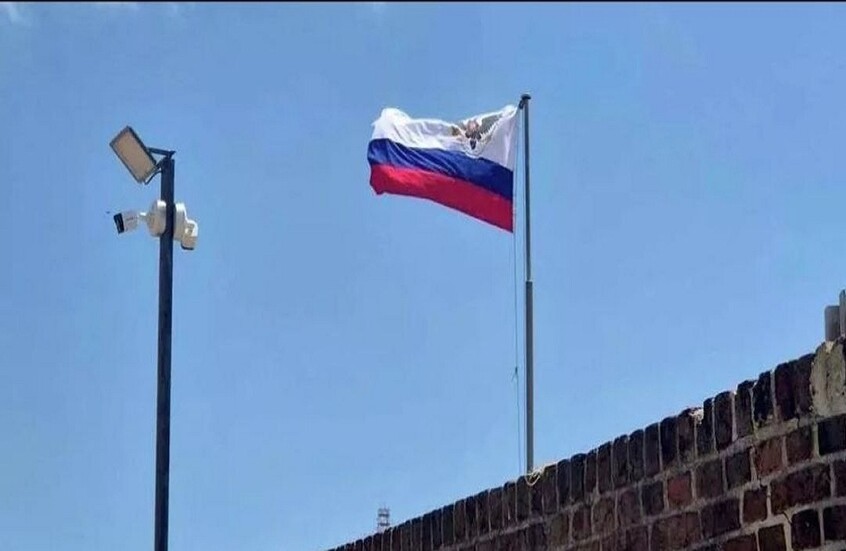 قلعة الرجاء الصالح تؤكد رفع العلم الروسي "لأغراض سينمائية"