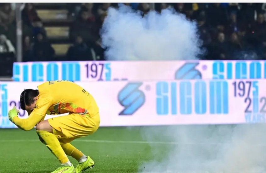 عقوبة صارمة ضد جماهير إنتر ميلان بعد استهداف حارس كريمونيزي بمفرقعة نارية