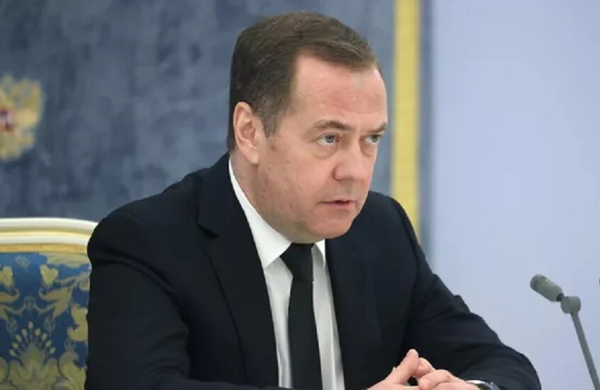 مدفيديف يعلق على انتهاء مفعول معاهدة "نيو ستارت": الشتاء قادم (صورة)