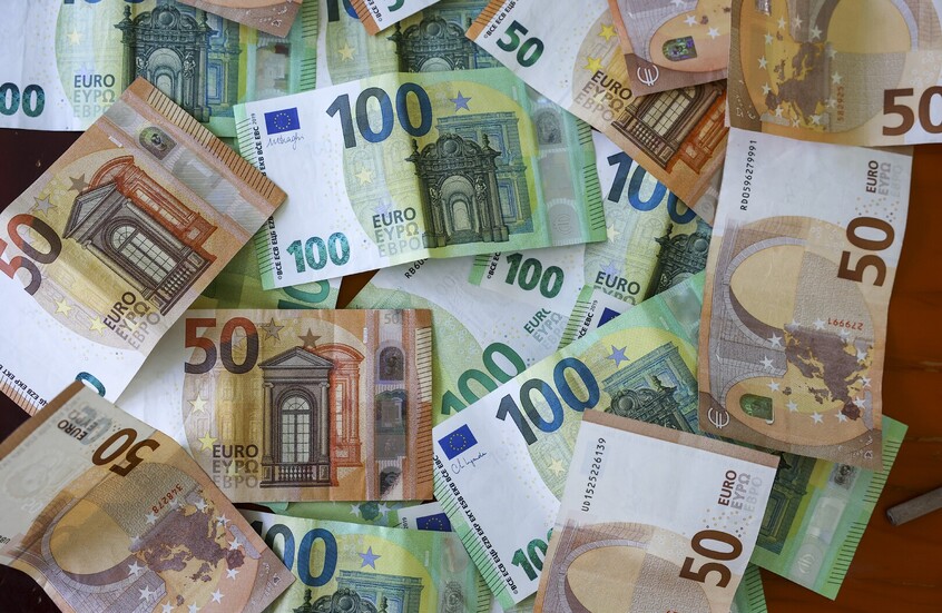 الاتحاد الأوروبي يفرض على مواطنيه "ضريبة أوكرانية" تقارب 250 يورو للفرد