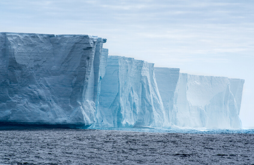 علماء يخططون لبناء "جدار" تحت الماء لمنع ذوبان "نهر يوم القيامة الجليدي"