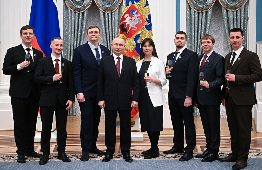 بوتين: مستقبل روسيا يعتمد إلى حد بعيد على الاكتشافات الرائدة للعلماء الشباب