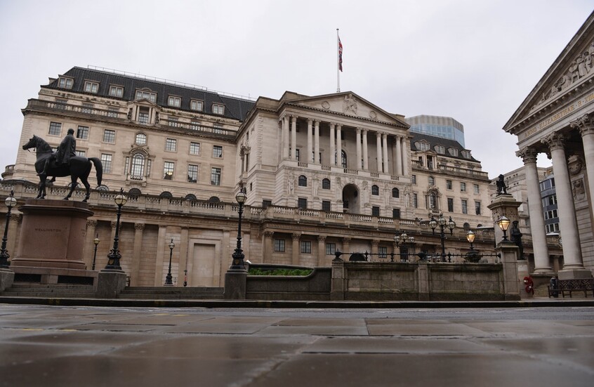 بنك إنجلترا يبقي سعر الفائدة دون تغيير كما توقع الخبراء