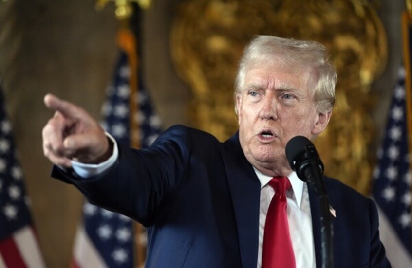 ترامب: إيران تتفاوض معنا ولا تريد استهدافها بضربة وهناك أسطول كبير يقترب منها