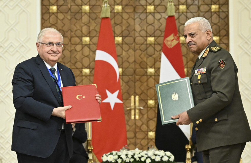 مصر وتركيا توقعان صفقة دفاع جوي وإنتاج ذخائر  بقيمة 350 مليون دولار