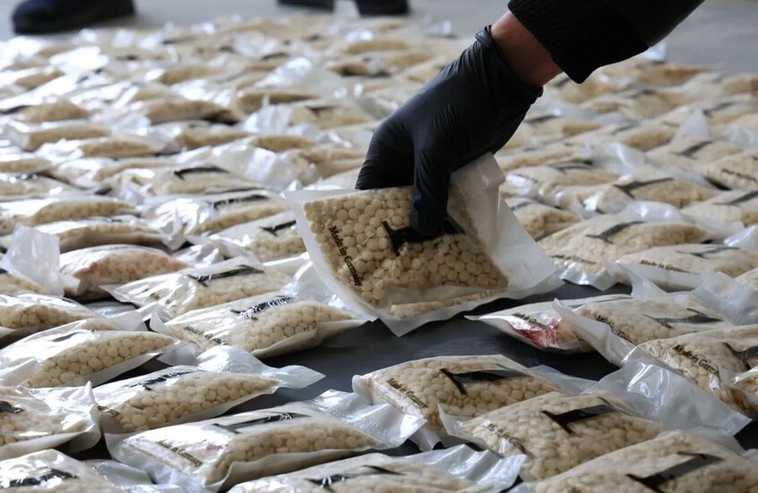 العراق يفكك شبكة دولية لتجارة المخدرات داخل سوريا (صور)