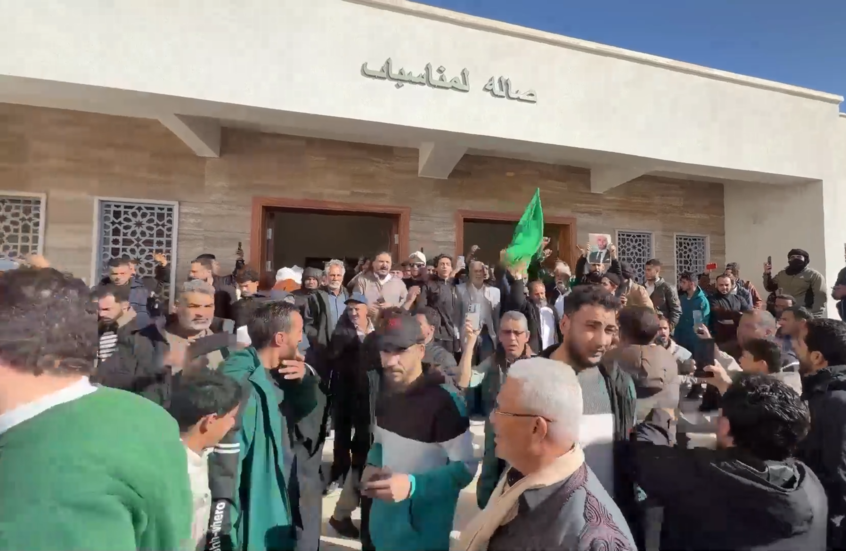 ليبيا.. تظاهرات في بني وليد تنديدا باغتيال سيف الإسلام القذافي (فيديو)