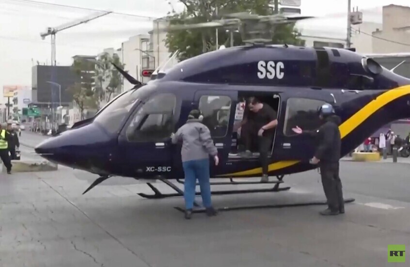 المكسيك.. مهمة طبية عاجلة تدفع مروحية للهبوط في شوارع مكسيكو سيتي