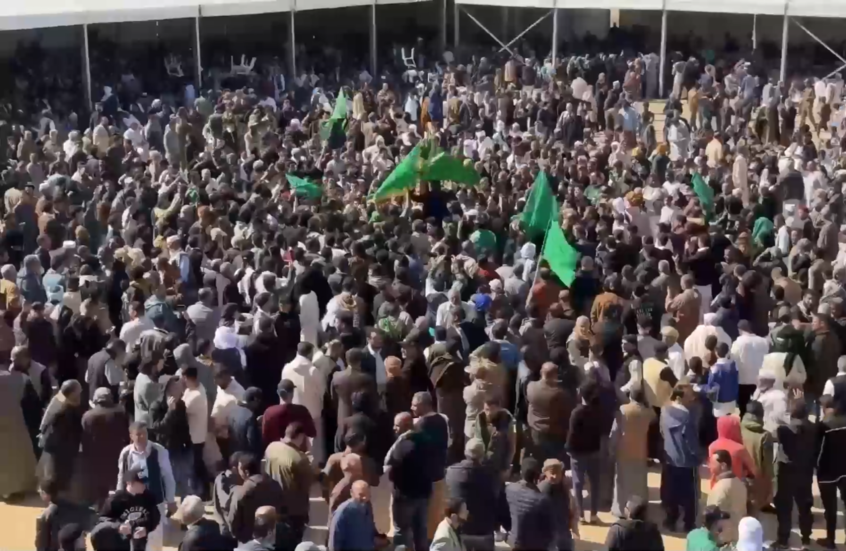 عدسة RT ترصد تشييع جثمان سيف الإسلام القذافي بمشاركة واسعة من مختلف القبائل الليبية