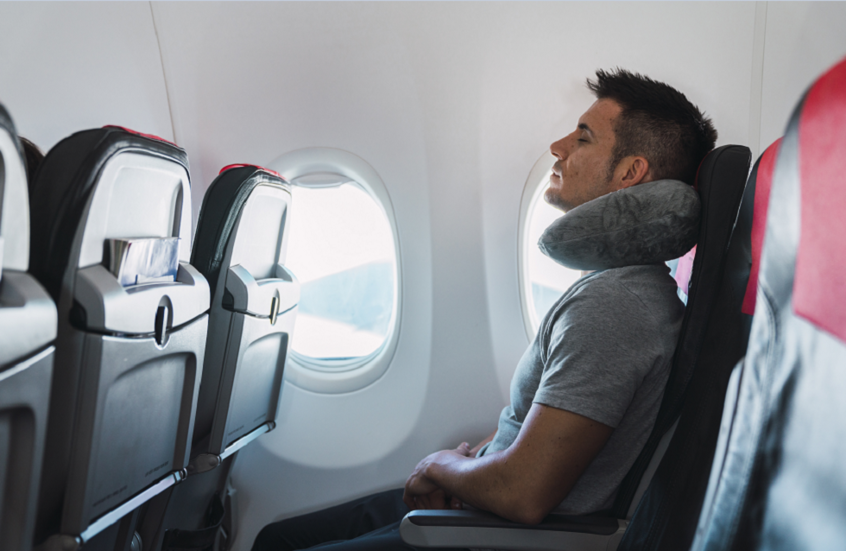 "نصيحة ذهبية للمسافرين".. وضعية خطيرة للساقين على الطائرة قد تؤدي لتجلط الدم