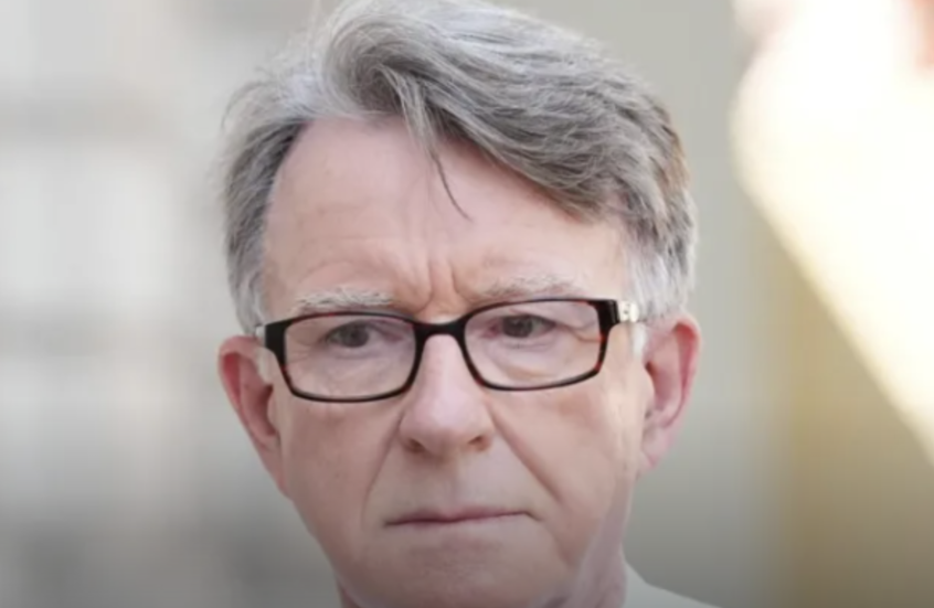 شرطة لندن تفتش عقارين مرتبطين ببيتر ماندلسون في إطار تحقيق بشبهة فساد