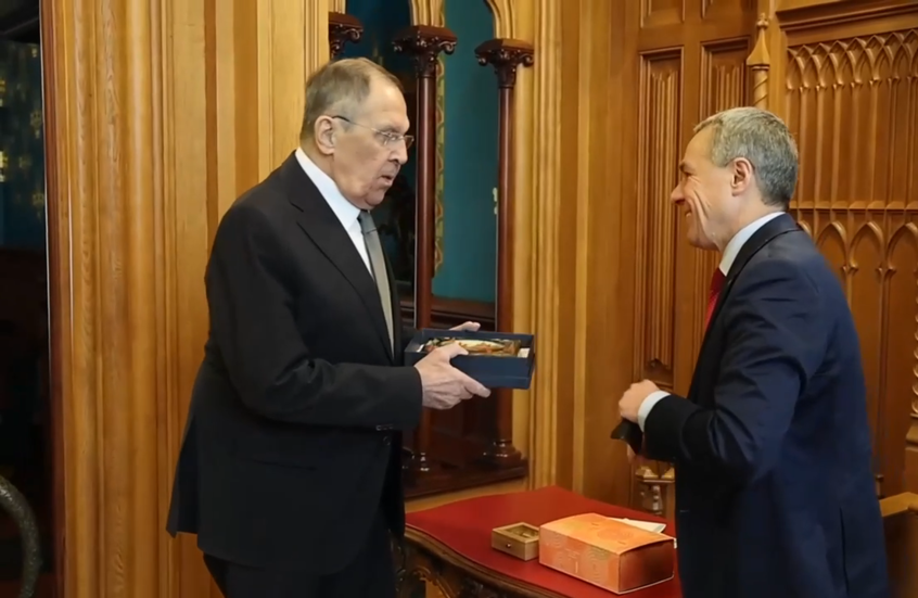 زاخاروفا تتحدث عن تبادل الهدايا خلال زيارة رئيس منظمة الأمن والتعاون في أوروبا إلى موسكو