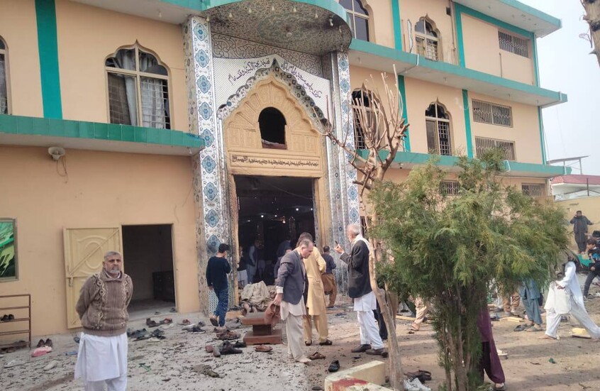 "والدته اقتيدت من منطقة راقية بالعاصمة".. السلطات الباكستانية تعتقل أقارب منفذ "هجوم المسجد"