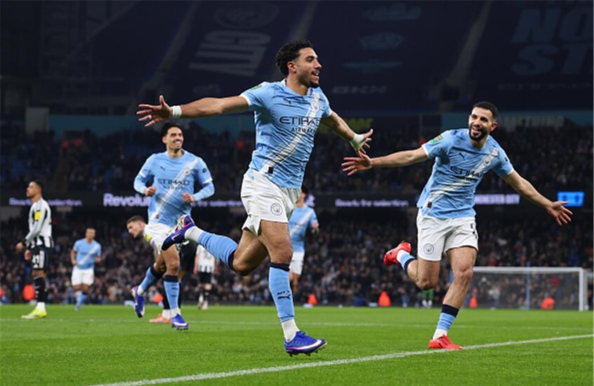 مانشستر سيتي يهنئ عمر مرموش بعيد ميلاده (صورة)