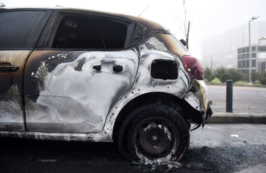 اشتباكات عنيفة خارج جامعة يونانية واحتجاز أكثر من 230 شخصا