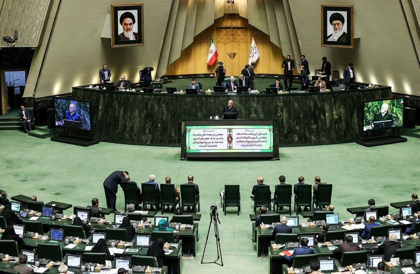 "أضرب موقعين وأنتم تردون".. نائب إيراني يكشف تفاصيل رسالة ترامب إلى طهران