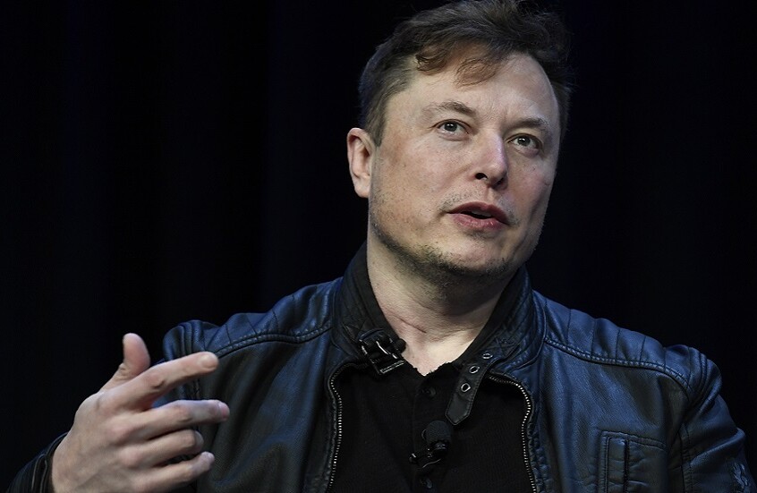 ماسك: حان الوقت لعودة واسعة النطاق إلى القمر