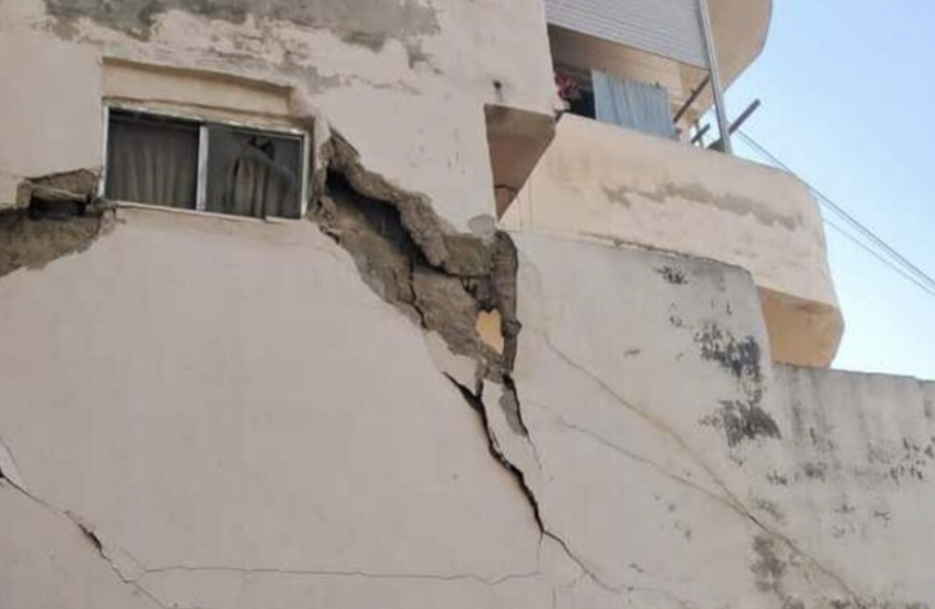 لبنان.. إنقاذ ثلاثة أشخاص من تحت أنقاض مبنى منهار في طرابلس وإخلاء أبنية مجاورة