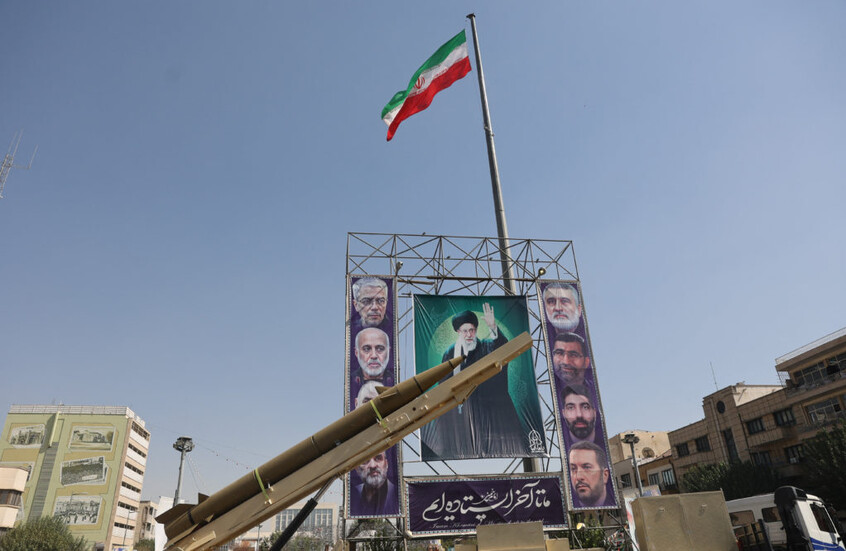 "أنتم تبدأون ونحن ننهي".. لافتة عملاقة في ميدان فلسطين بطهران تحدد أهدافا محتملة في تل أبيب (صور)