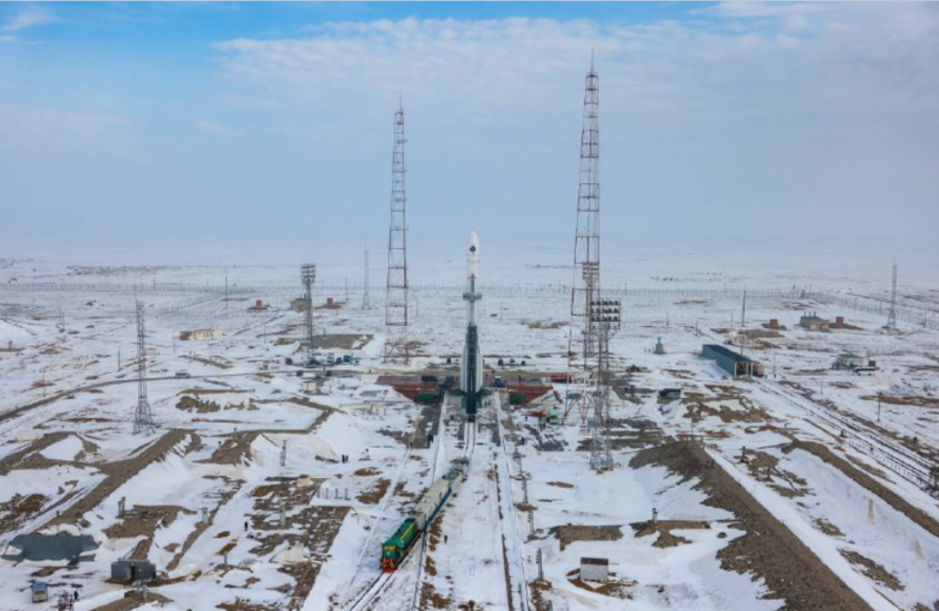 روسيا تنصب صاروخها لإطلاق القمر الجديد للأرصاد الجوية