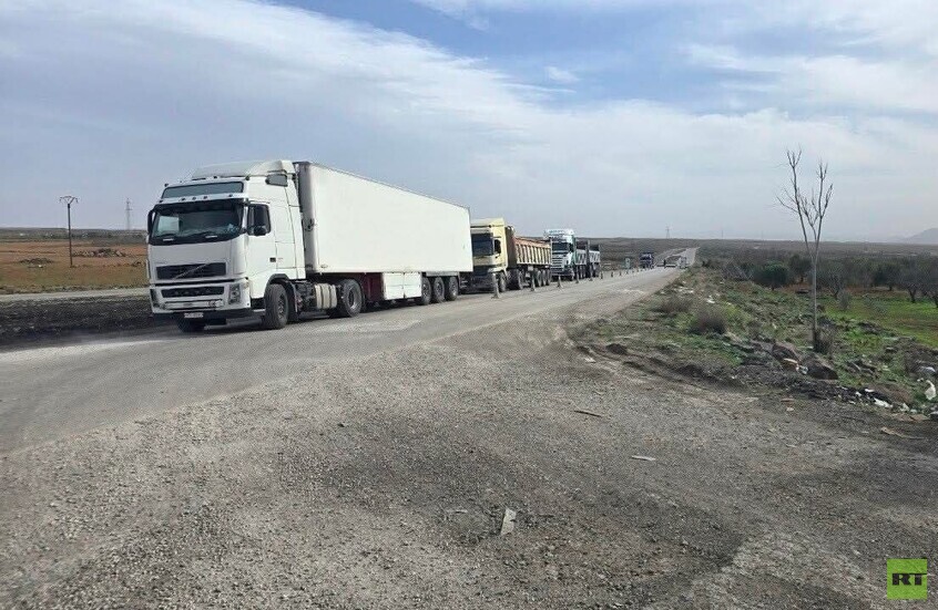 على خلفية مقتل أربعة مواطنين.. مجموعات تابعة لـ"الحرس الوطني" تغلق طريق السويداء - دمشق