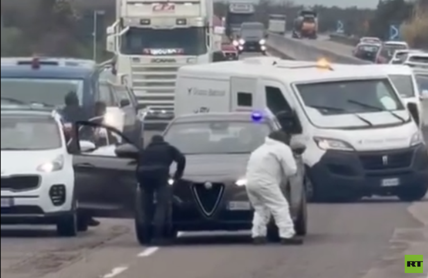 إطلاق نار وتفجير.. عملية سطو "هوليودية" على مصفحة نقل أموال في إيطاليا (فيديو)