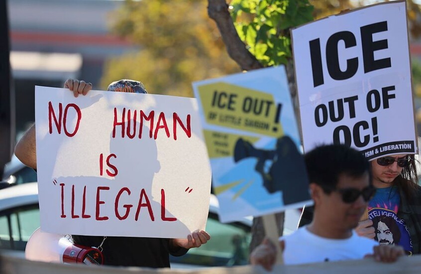 إدارة الهجرة والجمارك – لابد من إصلاحها أو إلغائها