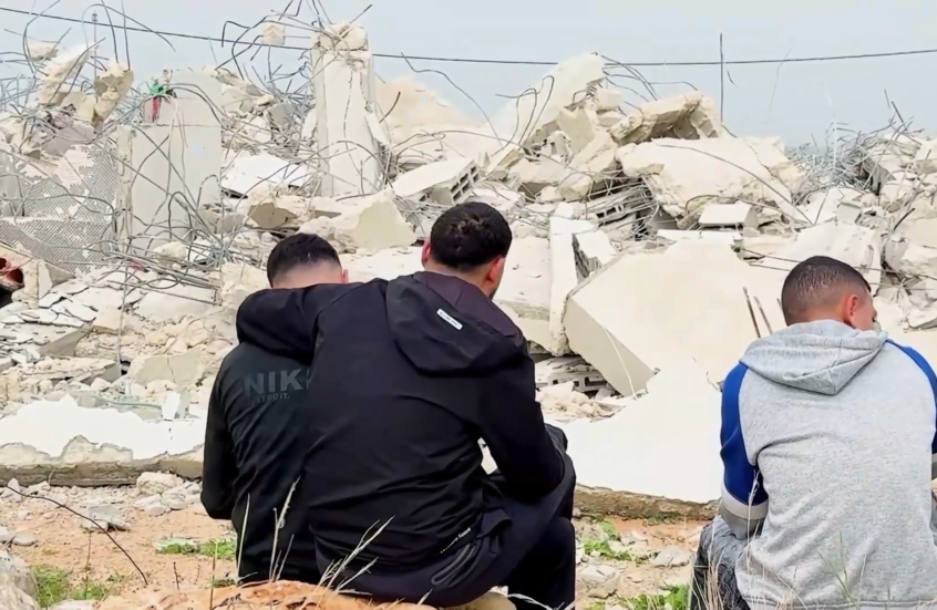 جرافات إسرائيلية تهدم منزلا في رام الله بناه شاب استعدادا للزواج