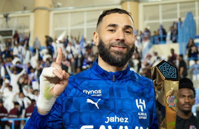 هدف بالكعب يمنح بنزيما جائزة "الأفضل" الأولى مع الهلال