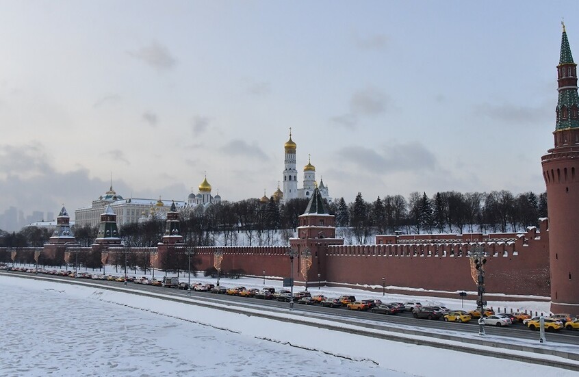 الكرملين يؤكد إجراء اتصالات بين روسيا وفرنسا