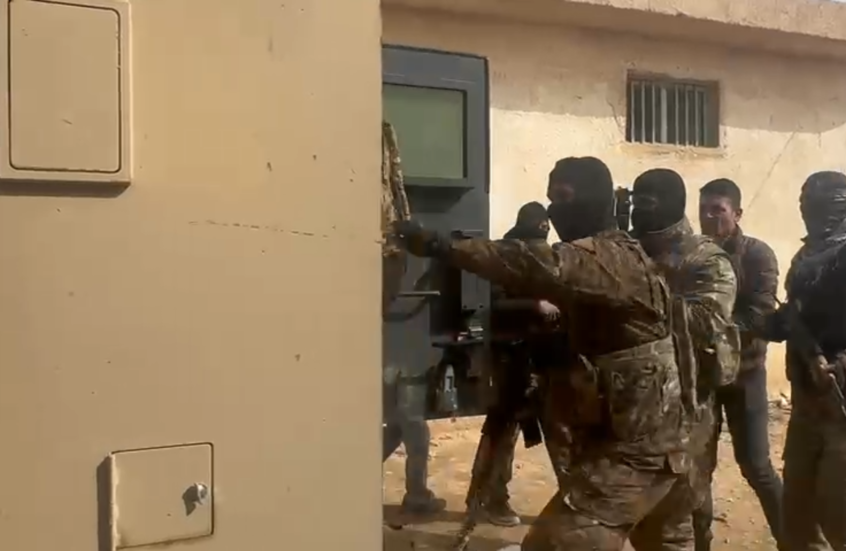 سوريا.. انسحاب قوات "قسد" من الخطوط الأمامية في مدينة الحسكة تطبيقا للاتفاق مع دمشق (صور + فيديو)