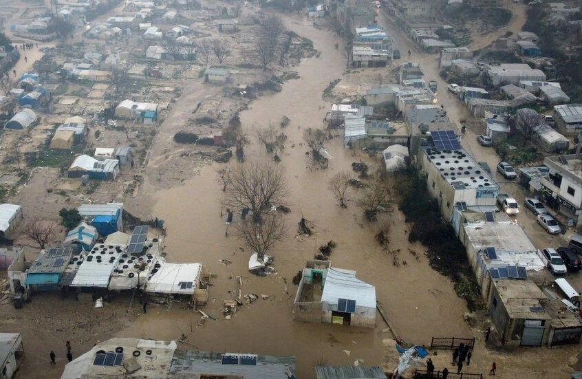سوريا.. الطبيعة تقسو على إدلب وملف مخيمات النازحين يطفو على السطح من جديد (صور + فيديو)