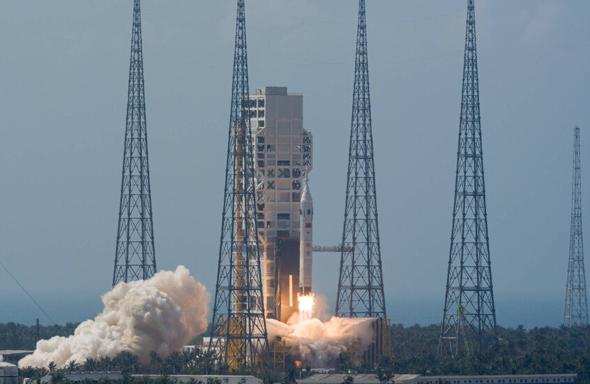 الصين تختبر صاروخها الثقيل ومركبتها الفضائية الجديدة