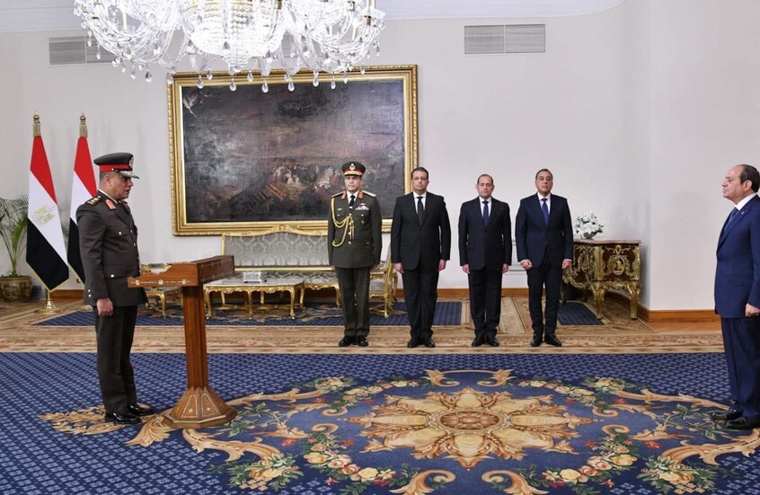 لماذا لم يعرض تعيين وزير الدفاع على البرلمان؟.. جدل في مصر بعد مفاجأة التعديل الوزاري